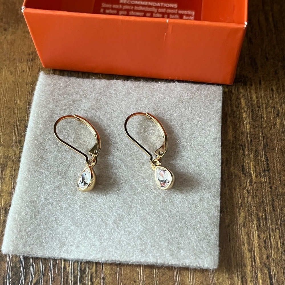 Yanbal Gold Teardrop Crystal Earrings NWT - Picture 3 of 7